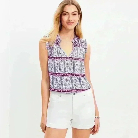 LOFT Stretch Mid Rise Denim Roll Shorts in White, Size 26 / Size 2, Worn Once - Picture 4 of 4